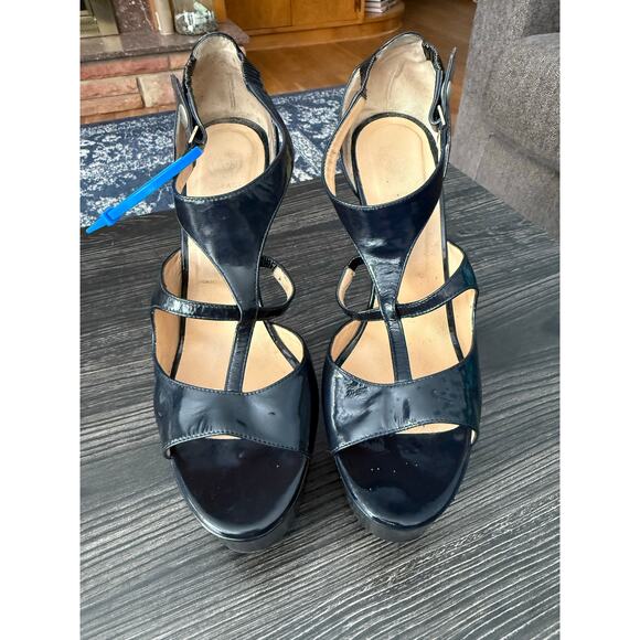 VERSACE Runway Sandals Black Patent Gold Platform Heel T-Strap Sz. 39 - Picture 2 of 9